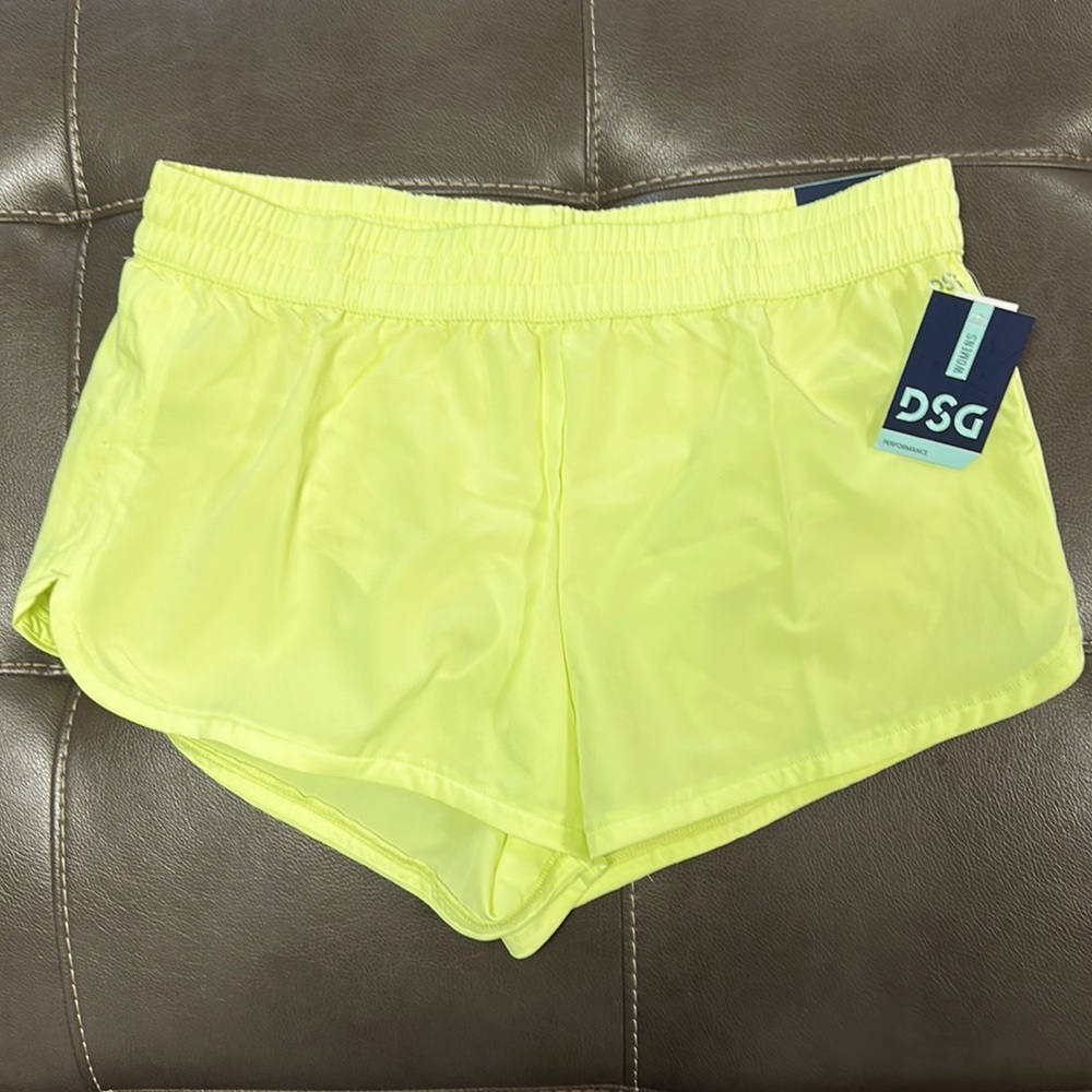 Womens mid rise stride run short